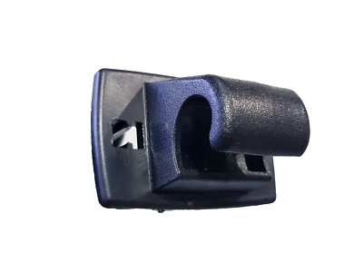 ЗАЖИМ СОЛНЦЕЗАЩИТНОГО КОЗЫРЬКА MERCEDES-BENZ C63 6.3i AUTO AMG 2011-2015 - Изображение 1 из 4