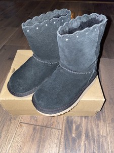 toddler uggs size 9