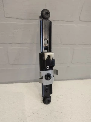 2005-2011 Cadillac STS Front Driver or Passenger Seat belt Height Adjuster OEM Foto 1 de 4