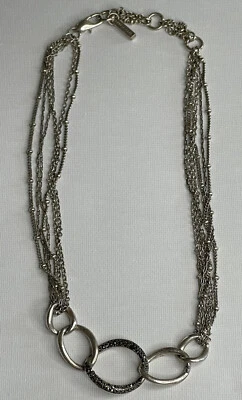 Collar Kenneth Cole cadena tono plata círculos entrelazados Foto 1 de 4