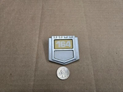 沃尔沃原始设备制造商 1973 164 E 164E 前挡泥板老式徽章标志铭牌名称 — 第 1/2 张图片