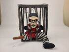 Cage de prison squelette pirate animé parlant éclairage mouvement Halloween puissance magique