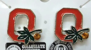 NCAA OSU Ohio State Buckeyes Pendientes Perforados 2 Piedras de Cristal Plata Pl EE. UU. NUEVOS - Imagen 1 de 3