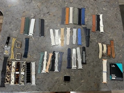 Al lado del nuevo Apple Watch Series 9, tamaño 45 mm, 43 bandas increíbles para acompañarlo! Foto 1 de 4