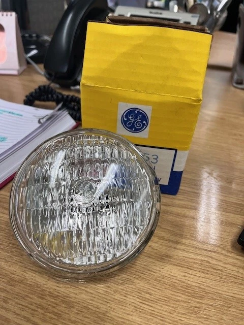 H7553 - 12w 6v PAR36 Sealed Beam Light Bulb - Image 1 of 1