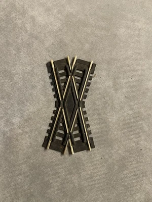 Vintage HO Model Train Atlas Snap Track 30° cross road segment - Image 1 of 2