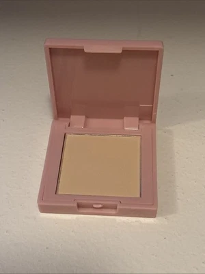 NEW Luna Magic Soft Perfection Foundation Powder Mini Shade Medium - Image 1 of 3