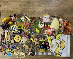 Vintage And Now Keychain Toys Lanyard Makeup Bag Luggage Tag Lot Of 46 Yellow - Bild 1 von 20