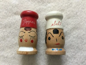 Salero y pimentero de madera para hombre y mujer - Imagen 1 de 3
