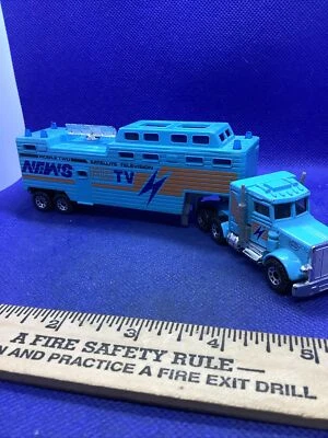 老式火柴盒 Convoy 卫星电视新闻卡车 带 Peterbuilt Cab 罕见,HTF — 第 1/4 张图片