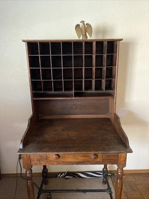 Escritorio de ferrocarril de roble raro del siglo XIX Foto 1 de 4