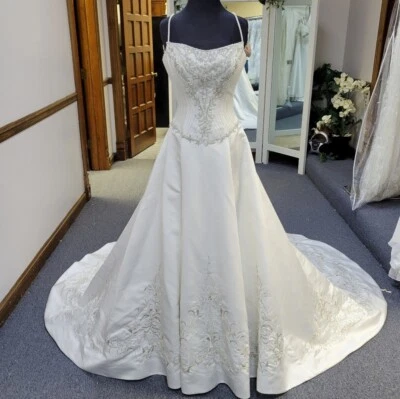 ALLURE EXCLUSIVE WHITE/SILVER WEDDING DRESS 8 BRIDAL SHOP SALE ORIG $899 ACE1014 - Image 1 of 4