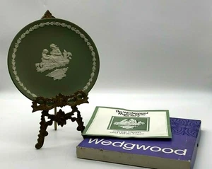 Wedgwood Mother 1972 Decorative Plate in Sage Green and White Jasper Boxed - Picture 1 of 12