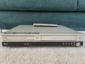DVD - VHS Recorder Combo. LG. Possibilità di registrare VHS su DVD - Foto 1 di 6