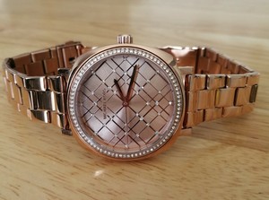 cuanto cuesta un reloj michael kors para mujer