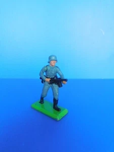 BRITAINS LTD : 2 EM E GUERRE MONDIALE / ARMEE ALLEMANDE : SOLDAT AU COMBAT - Imagen 1 de 3