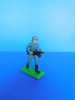 BRITAINS LTD : 2 EM E GUERRE MONDIALE / ARMEE ALLEMANDE : SOLDAT  AU COMBAT - Photo 1/3