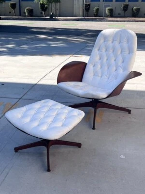 Plycraft moderno de mediados de siglo de 1960 Mr. Silla y otomana de George Mulhauser Foto 1 de 4