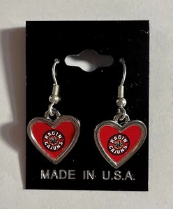 Pendientes colgantes con logotipo en forma de corazón de Louisiana Lafayette Ragin Cajuns NCAA nuevos - Imagen 1 de 2