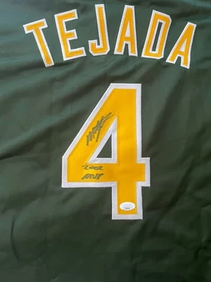 Camiseta deportiva firmada autografiada por Miguel Tejada de los Atléticos de Oakland JSA Foto 1 de 4