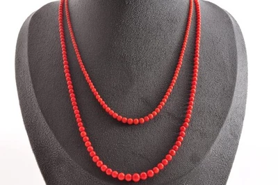 Cierre de plata de ley, coral rojo sin teñir colgante doble (67,5 quilates) certificación. Foto 1 de 4