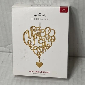 Hallmark 2019 Our Anniversary Ornament con 6 dijes en forma de corazón nuevo - Imagen 1 de 3
