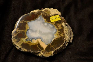 EINZELNER FLACHER BRASILIEN WUNDERSCHÖNER BRIEFBESCHWERER GEODENMIX FARBEN STEIN S110-6 - Bild 1 von 4