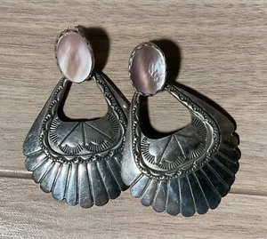 Pink shell cabochon and sterling fan shaped drop dangle earring, boho, hippie - Picture 1 of 7