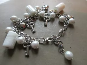 PRETTY VINTAGE SILVER TONE KEYS WHITE OPAQUE GLASS CRYSTAL BEADS CHARM BRACELET - Picture 1 of 4