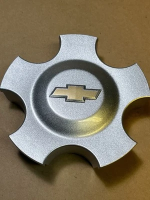 2006-2007 Monte Carlo 2006-2012 Impala Center Cap 9596356 OEM Gold/Yellow - Image 1 of 4