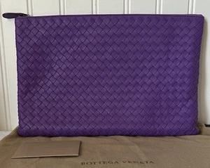 Pochette Bottega Veneta media intrecciata pochette zip pelle viola - Foto 1 di 9