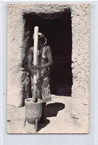 Niger - Millet pounding in Niamey - Publ. Young Africa - Picture 1 of 2