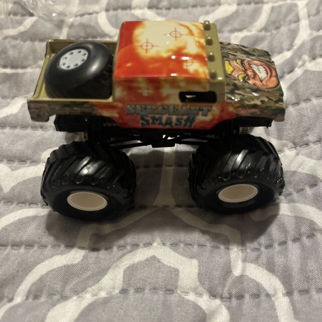 Hot Wheels 1:64 Collection Monster Truck With Extra Car (Styles May Vary) -  MTTGRH81