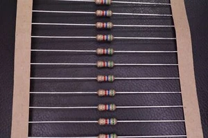 Lot of 100 x 291-5.6K/REEL-RC Xicon Carbon Film Resistor 5.6K Ohm 5% 1/4W Axial - Picture 1 of 4