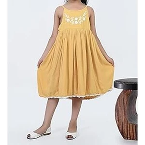 Vestido amarillo bordado Joie Little Girls talla 5 - Imagen 1 de 10