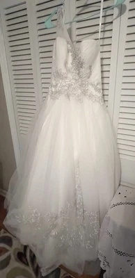 Oleg Cassini Women's Wedding Dress Size Small One shoulder with beading - Image 1 of 4