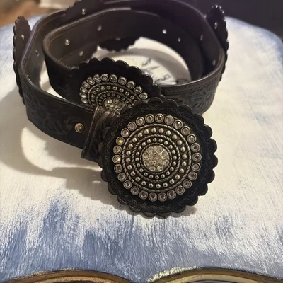 Cinturón concho de cuero para mujer Foto 1 de 4