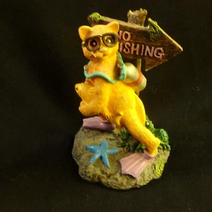 Cat fisher figurine skuba diver cat, 4 1/2" tall, made of resin - Picture 1 of 2