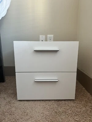 2- Mesitas de Noche Estructura Roble/Blanco Alto Brillo 16.65" H X 15.75" W Foto 1 de 4