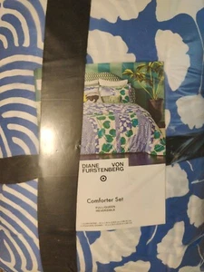 DVF × Target FULL QUEEN Geranium & Ginkgo Leaves Reversible Comforter - Picture 1 of 4
