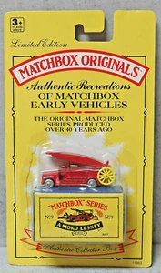 Matchbox Originals MB963 #9 FIRE ENGINE Carded & Mint Boxed - Picture 1 of 3