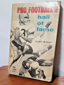 Pro Football's Hall of Fame by Arthur Daley (1963 PB 1st Ed.) Vintage NFL - F/S! - Picture 1 of 3