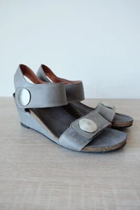 Taos Carousel Wedge Heel Leather Sandal Shoes 40 10 Gray Adjustable Strap - Picture 1 of 6