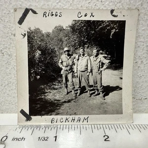 Foto instantánea de colección Segunda Guerra Mundial soldados estadounidenses amigos del ejército en uniforme Francia - Imagen 1 de 3