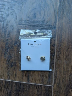 Mini aretes Kate Spade Signature Pave Spade Foto 1 de 2