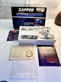 NES ZAPPER Light Gun  (Nintendo) NES - Complete With Baggies And Paperwork.