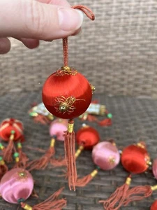 Vintage Satin Wrapped Chinese New Year Style Lantern Ornaments Bulbs Holiday  - Bild 1 von 8