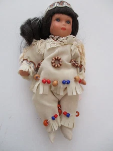 NEU CAMEO KINDER 6 ZOLL GROSS INDISCHES MÄDCHEN AUSGESTATTET PORECLAIN PUPPE PUPPE - Bild 1 von 6