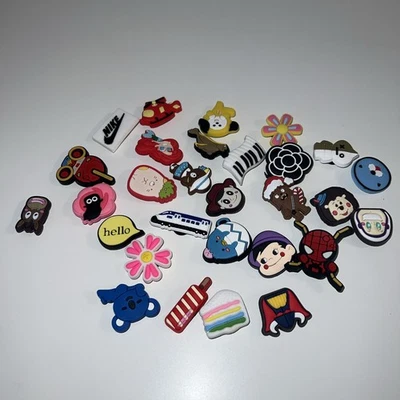 Lote de 29 Crocs Jibbitz y Dijes Varios Foto 1 de 4