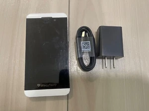 BlackBerry Z10 - 16 GB - White (Unlocked) (CA) - Picture 1 of 2